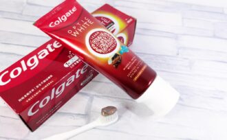 コルゲート Colgate　オプティックホワイト ボルカニックミネラル