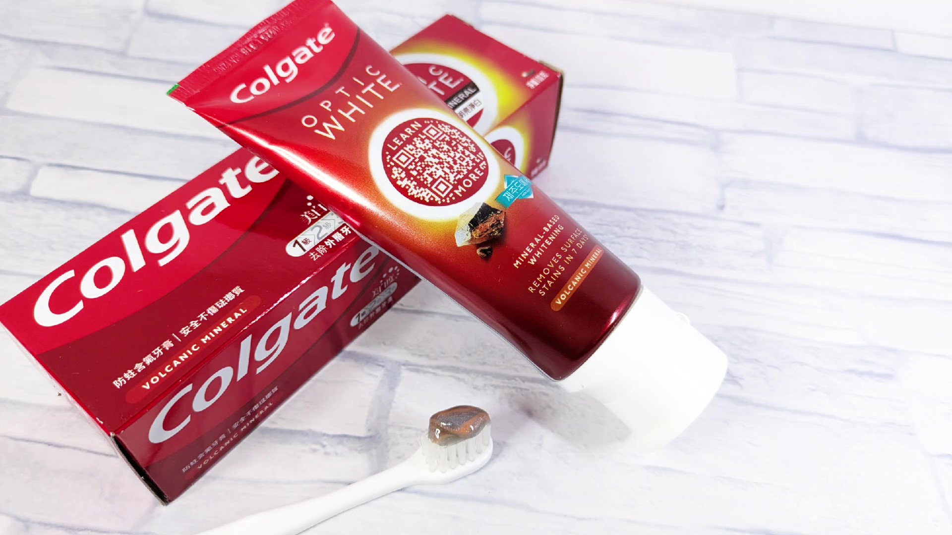 コルゲート Colgate　オプティックホワイト ボルカニックミネラル